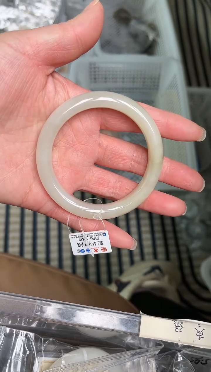 【闪购商品】和田玉手镯未镶嵌圈口59 V-16