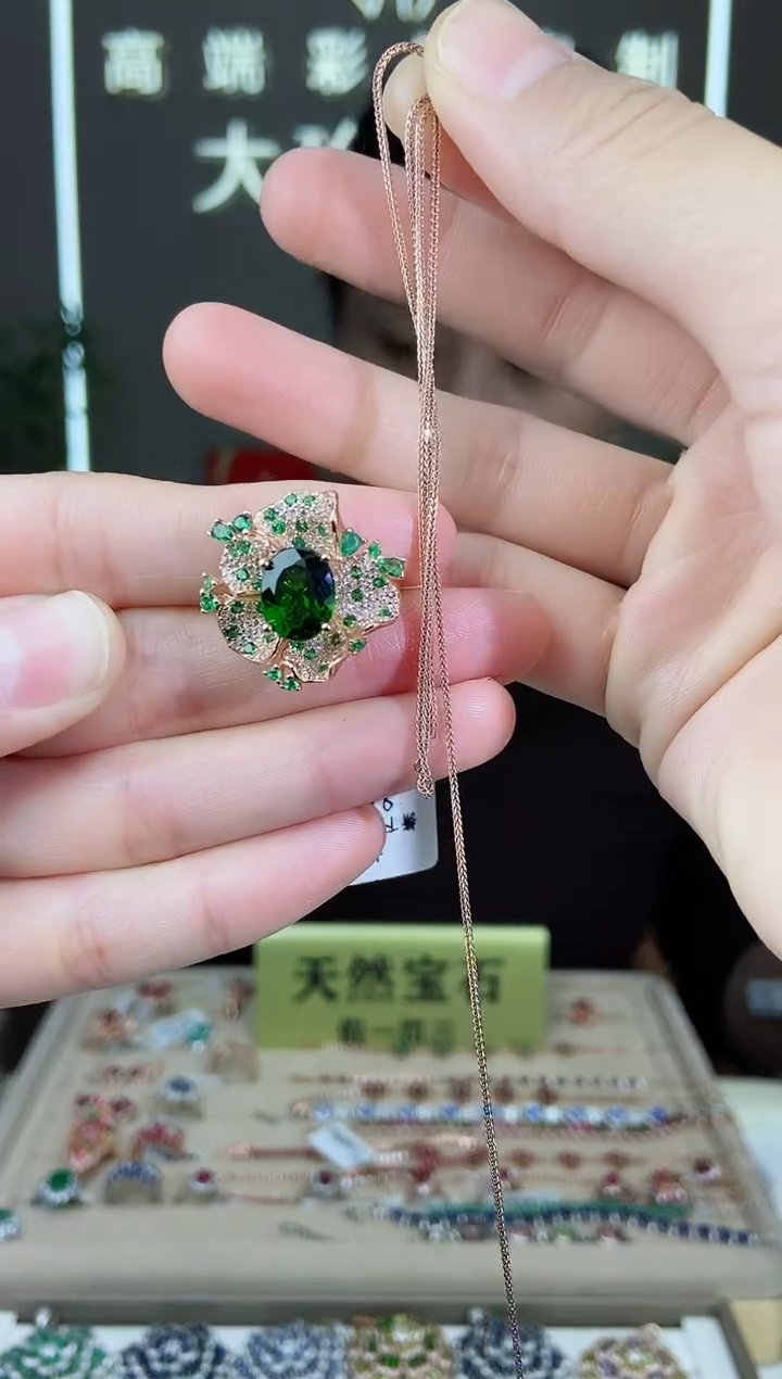 【闪购商品】透辉石颈饰银S925镶嵌颈饰