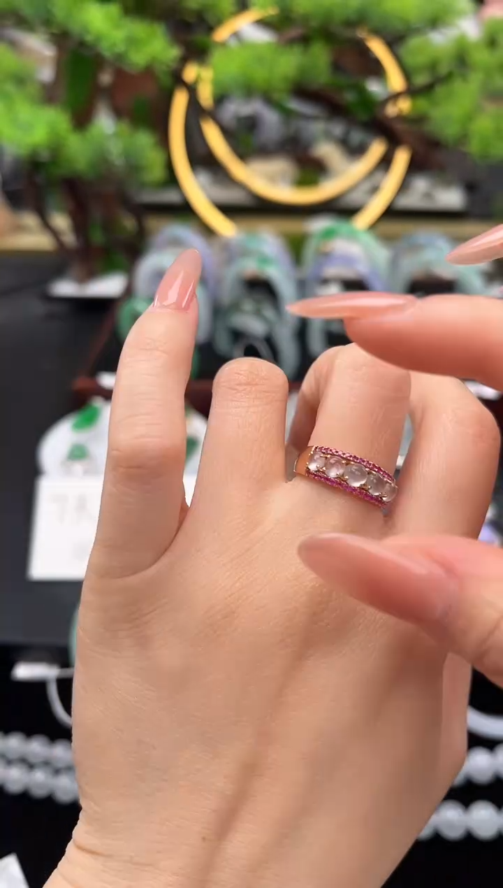 18K金镶嵌戒指翡翠戒指