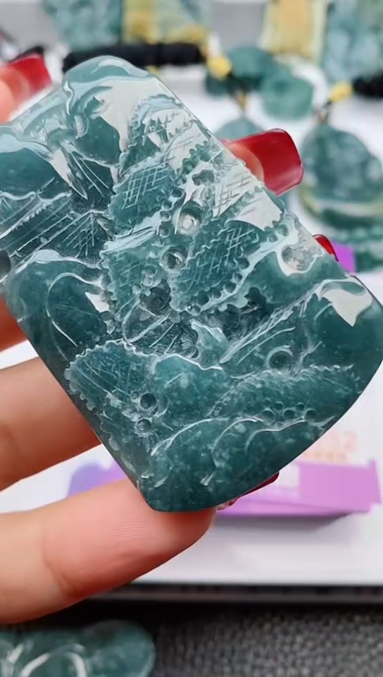 【闪购商品】翡翠颈饰未镶嵌             