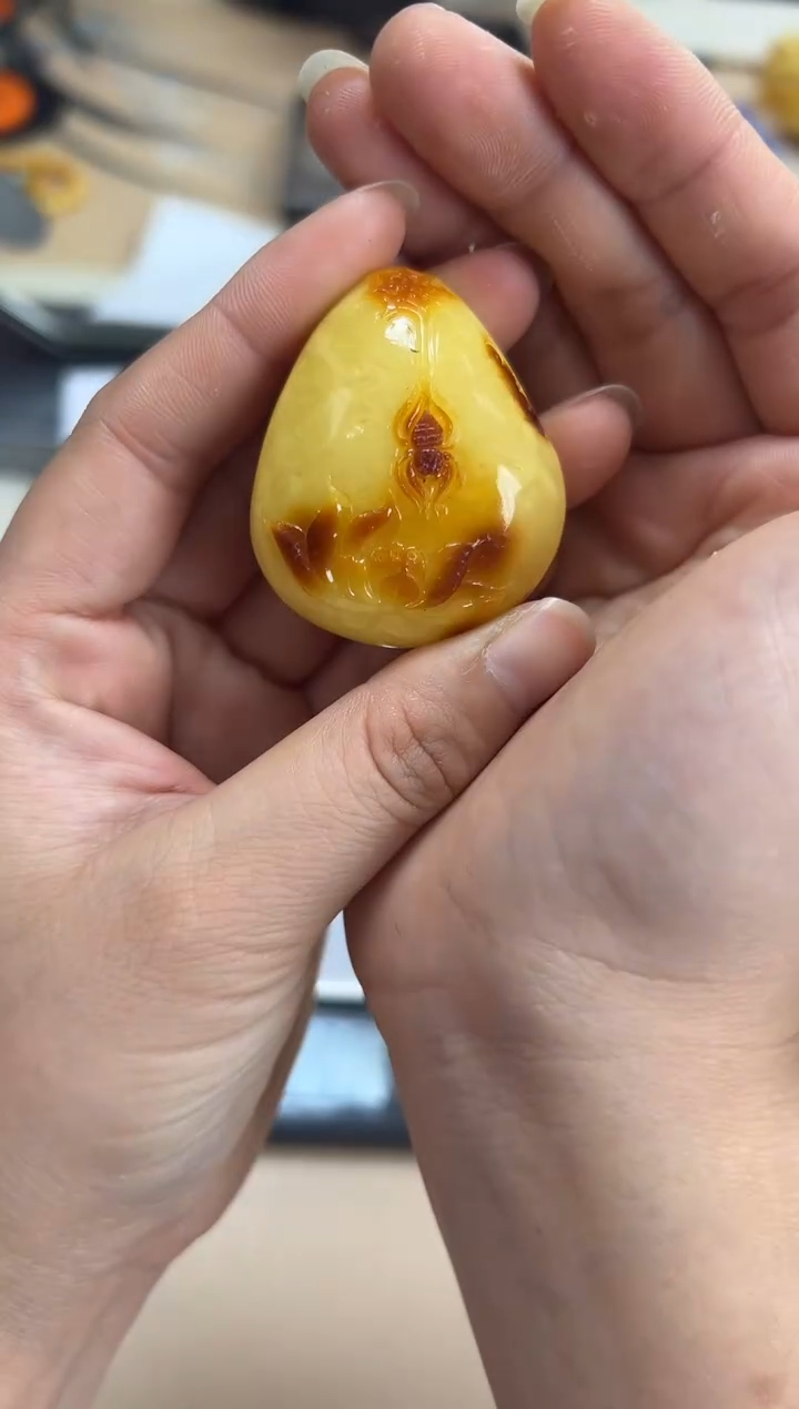 【闪购商品】琥珀裸石未镶嵌蜜蜡吊坠