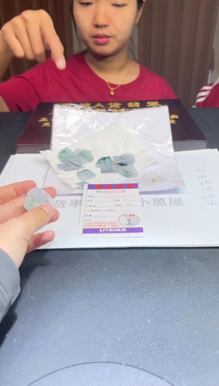 未镶嵌定制翡翠未抛光毛货多样性发其一拍一发一5108配金扣