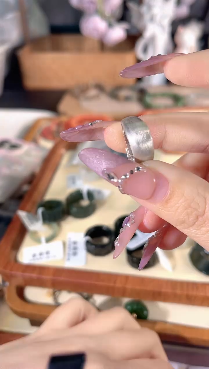 银S925镶嵌戒指和田玉多样性发其一孤品默认微瑕