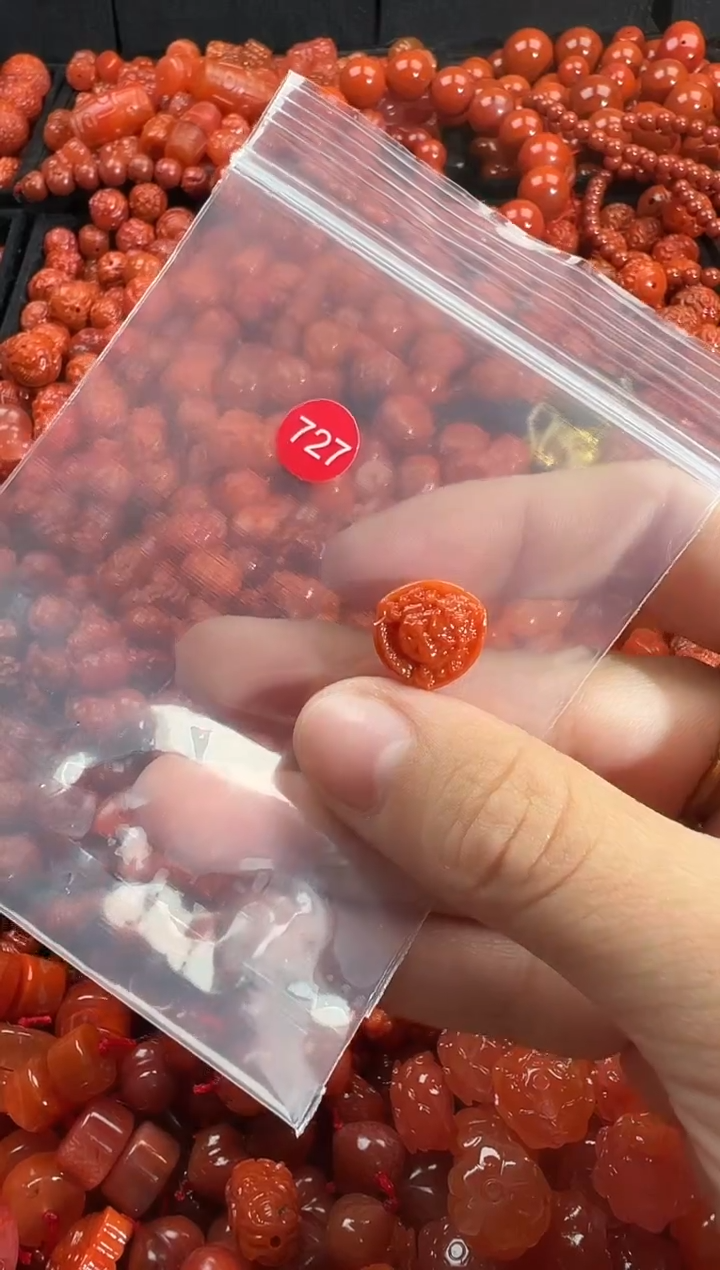 颈饰未镶嵌南红玛瑙1