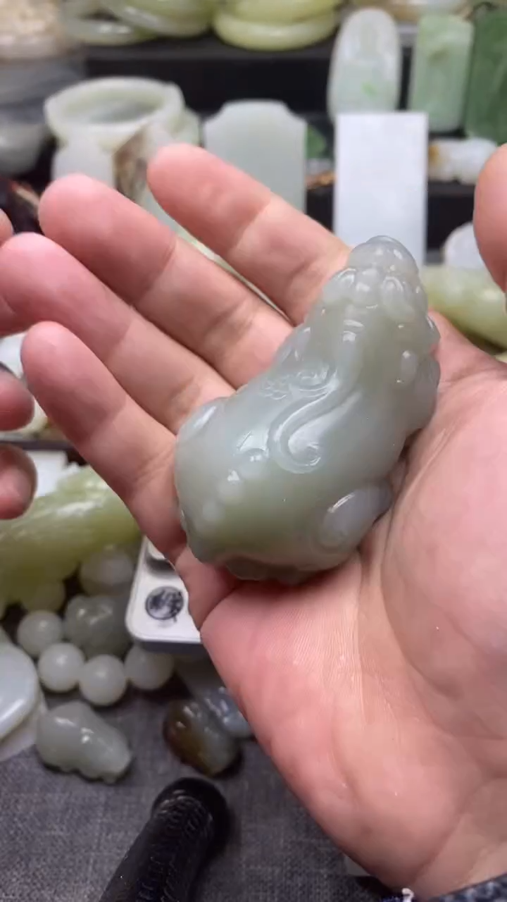 颈饰未镶嵌和田玉新疆且末近况大手把貔貅