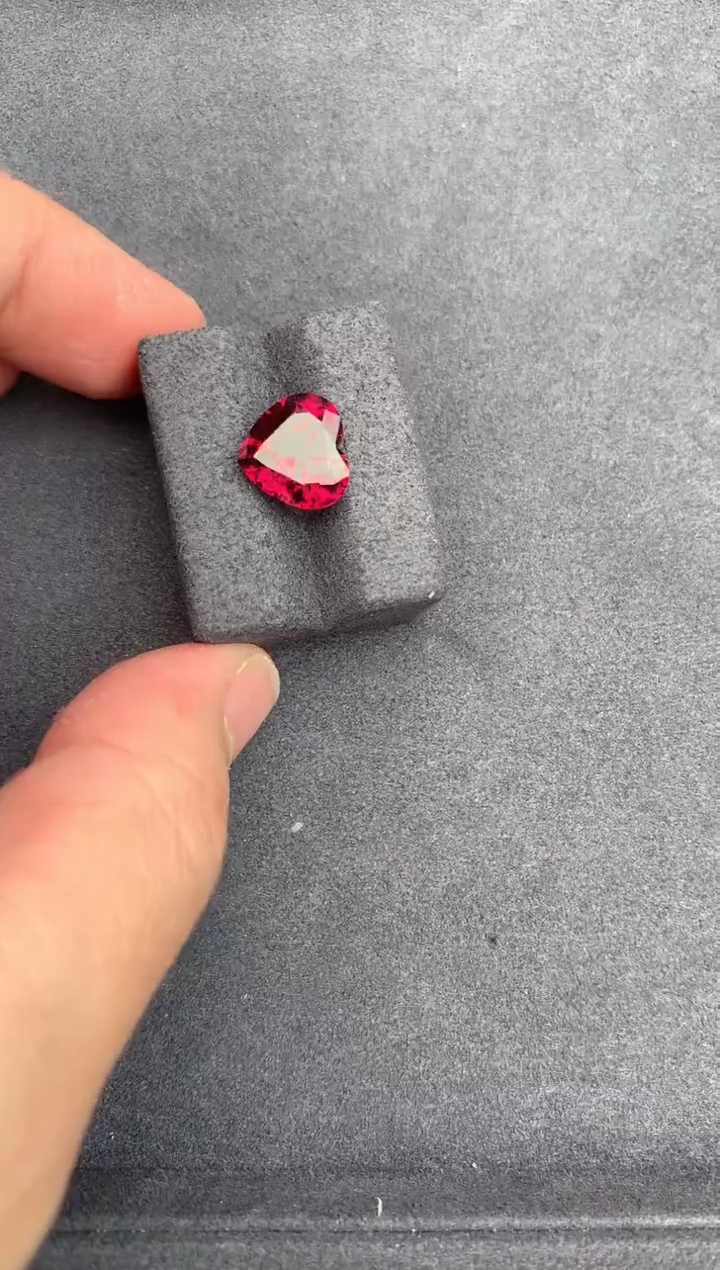 【闪购商品】石榴石裸石未镶嵌4.8ct镁铝榴石