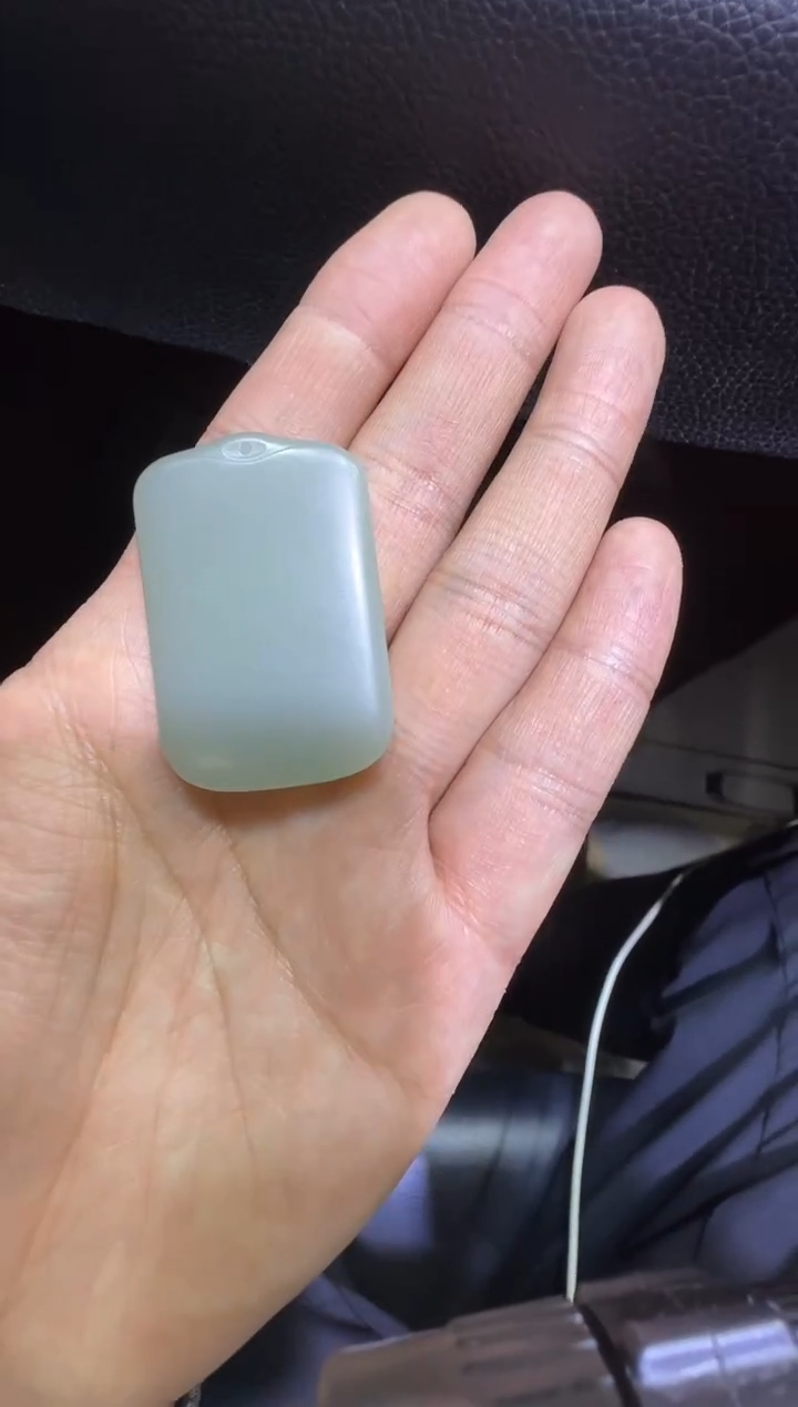 吊坠(赠链)未镶嵌和田玉近矿青白玉无事牌（产地直发）