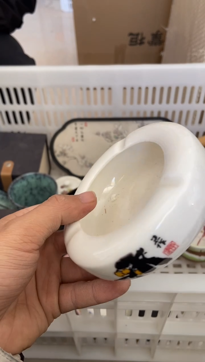 无运费险有瑕疵的摄影的产品有使用过的痕迹有点脏介意勿拍