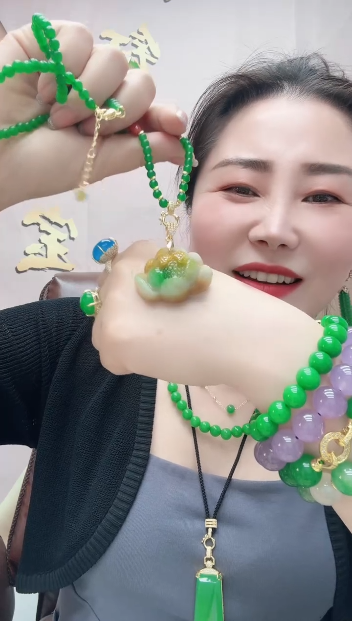 翡翠14K金镶嵌颈饰花开富贵黄绿吊坠