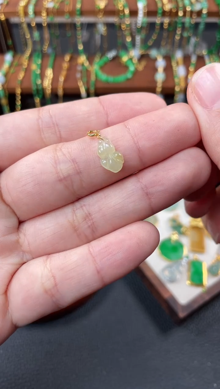 【闪购商品】翡翠吊坠(不含链)18K金镶嵌一个    P301