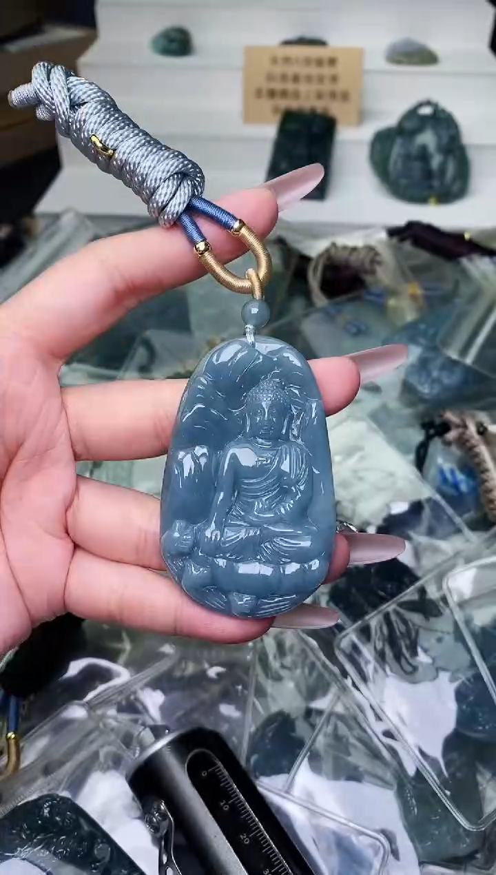 颈饰未镶嵌翡翠 