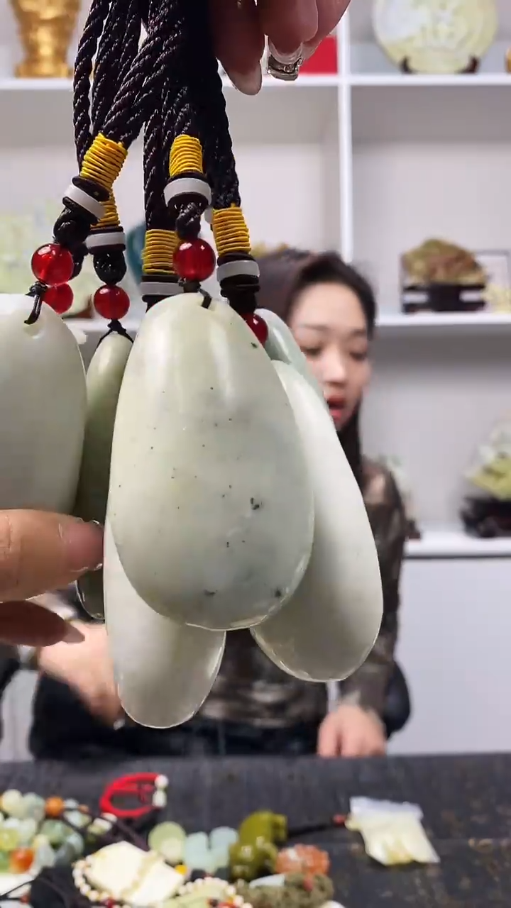 未镶嵌岫玉手把 多样性发其中之一