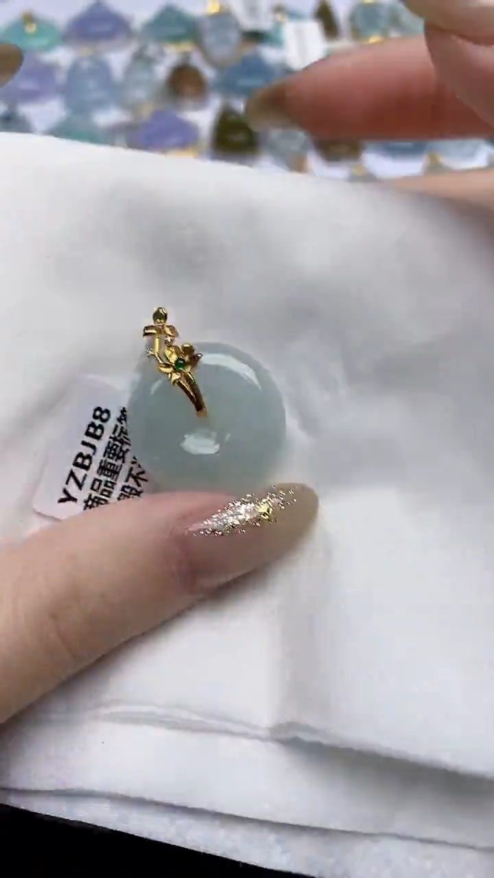 【闪购商品】翡翠颈饰未镶嵌天然翡翠A货