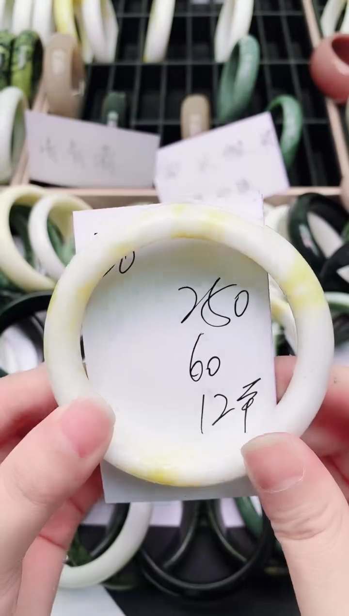 石英质玉未镶嵌手镯250