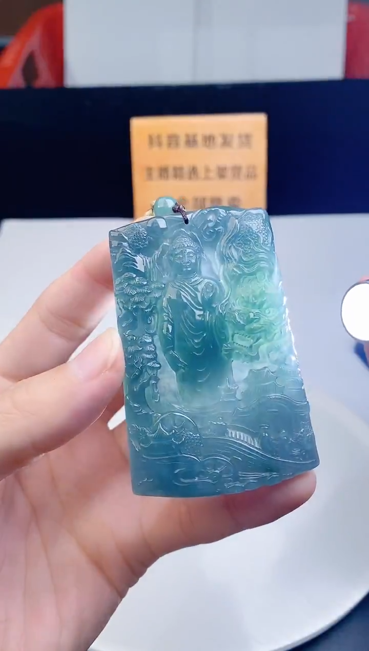 颈饰未镶嵌翡翠  