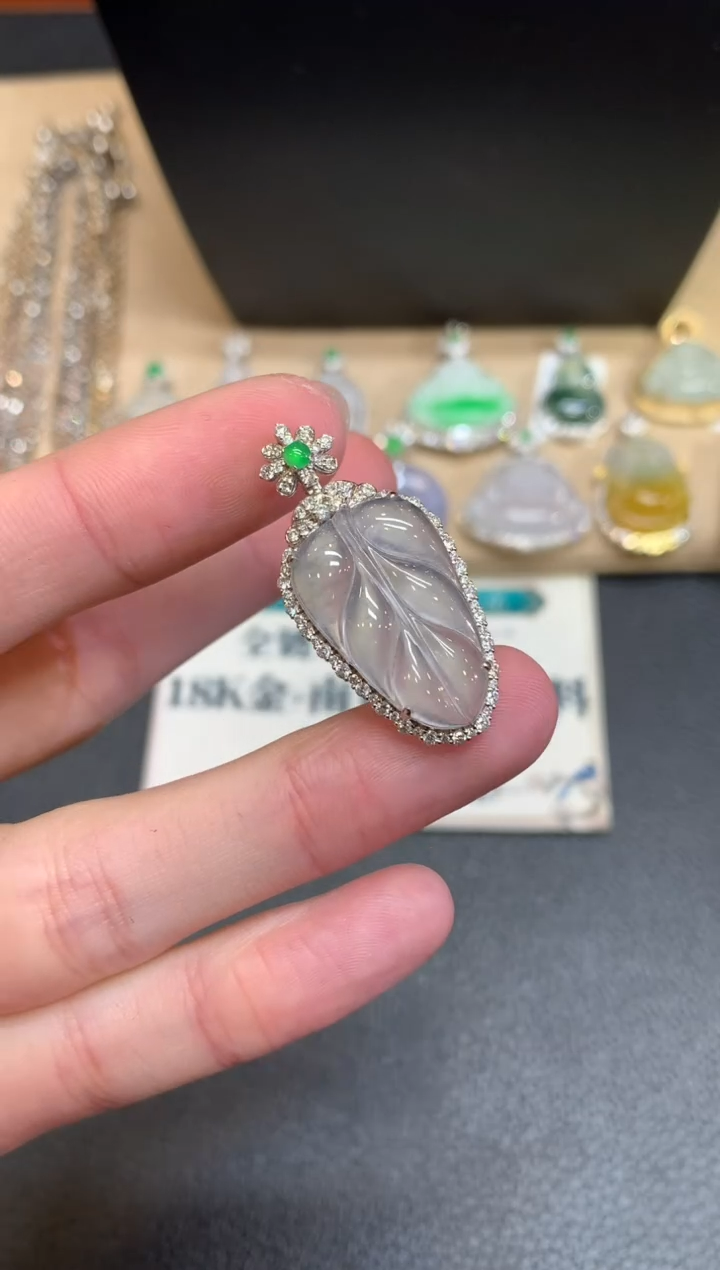【闪购商品】翡翠颈饰18K金镶嵌叶子【无服务费】
