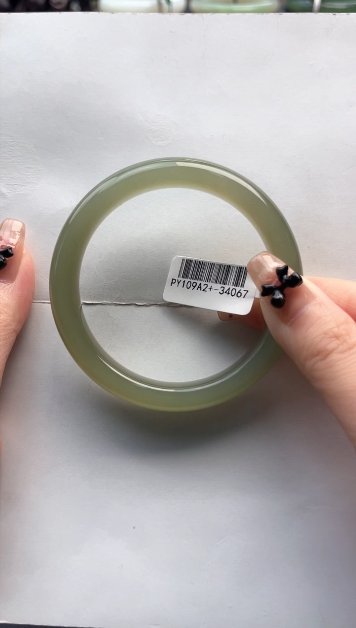 【闪购商品】和田玉手镯未镶嵌57