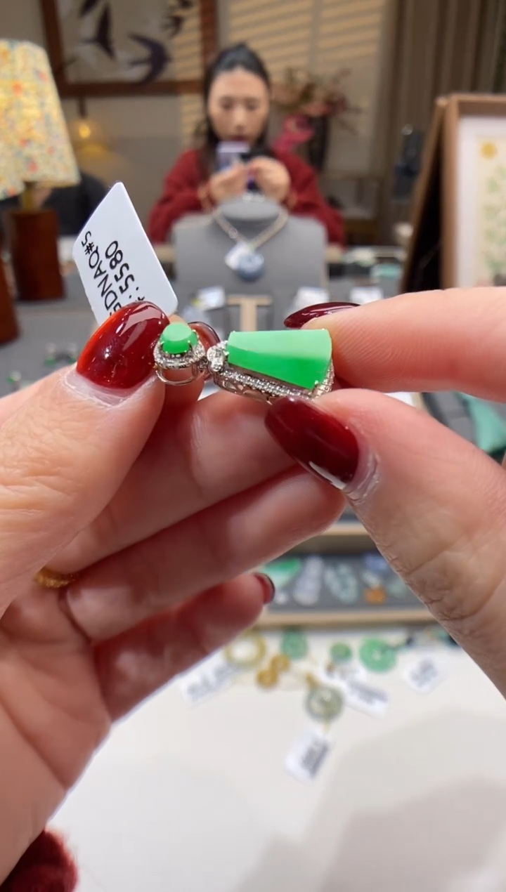 【闪购商品】翡翠颈饰18K金镶嵌无事牌