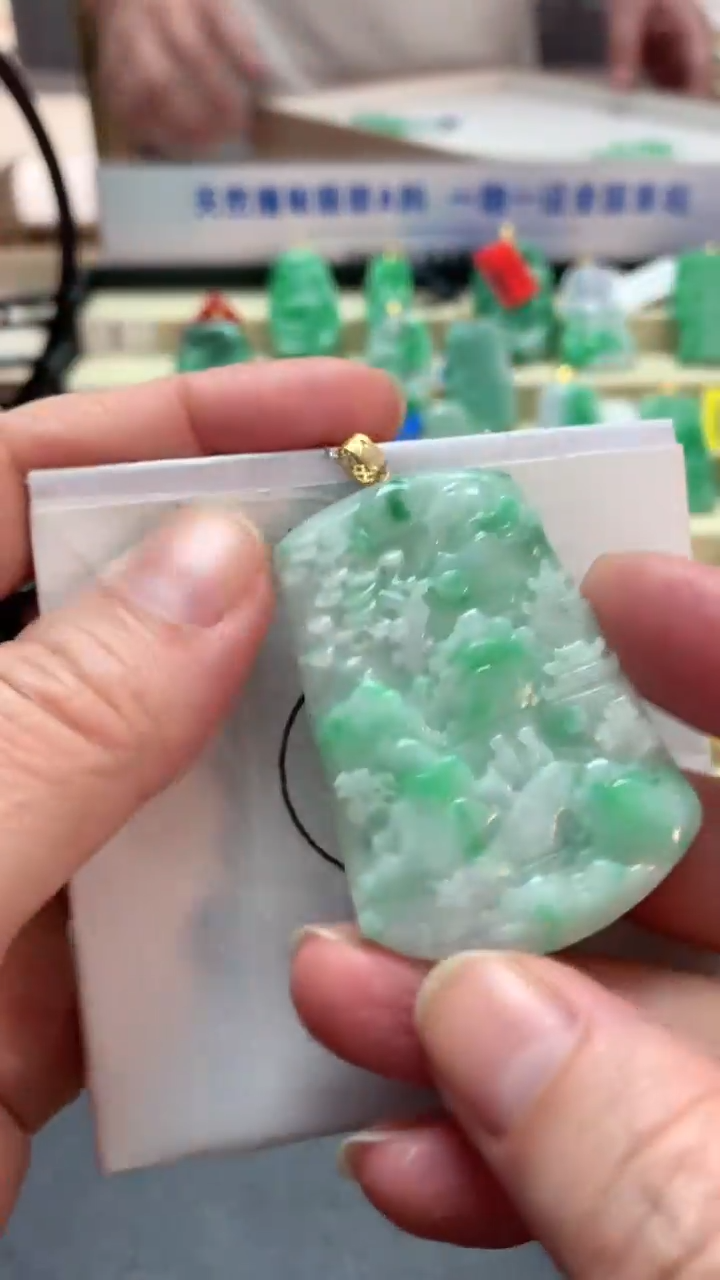 【闪购商品】翡翠吊坠(不含链)18K金镶嵌挂件