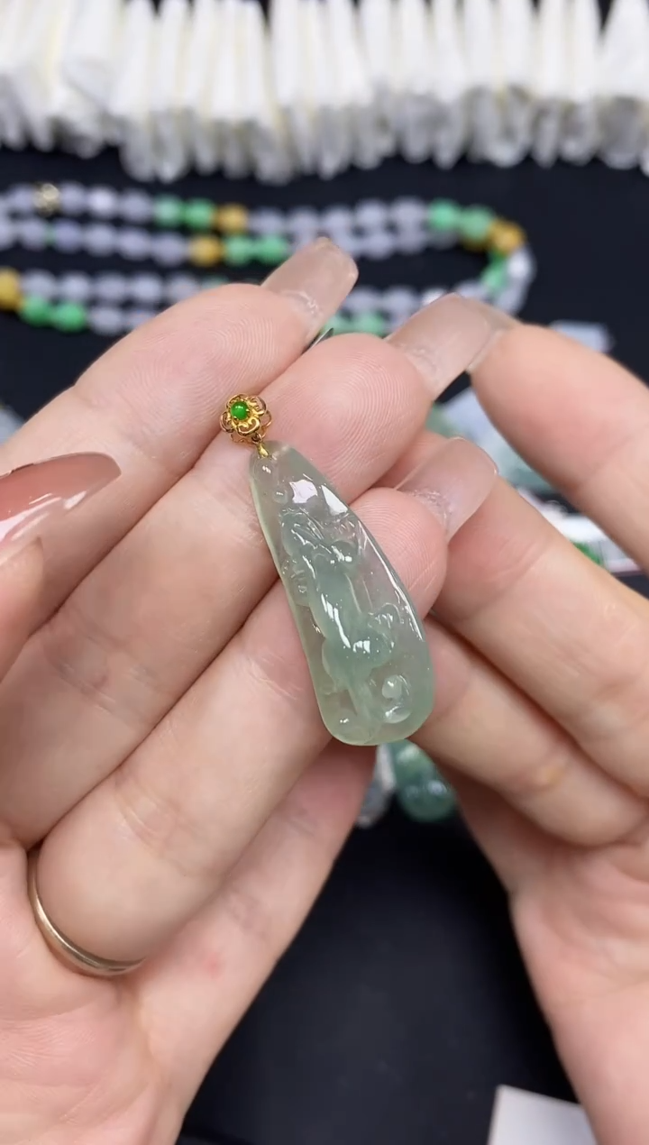吊坠(不含链)18K金镶嵌翡翠今非昔比18K金扣镶嵌@@CMT
