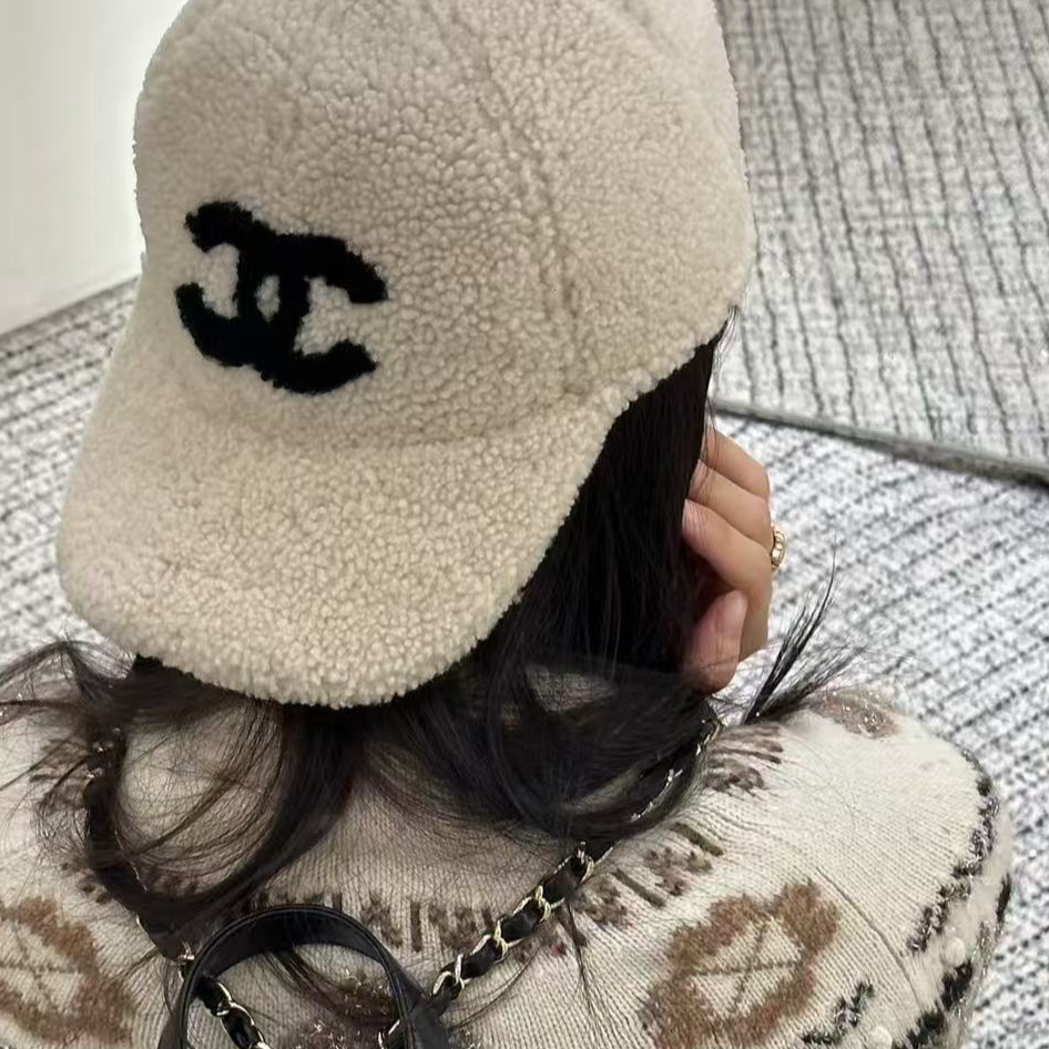 99新 Chanel/香奈儿 25N白色泰迪双C棒球帽 