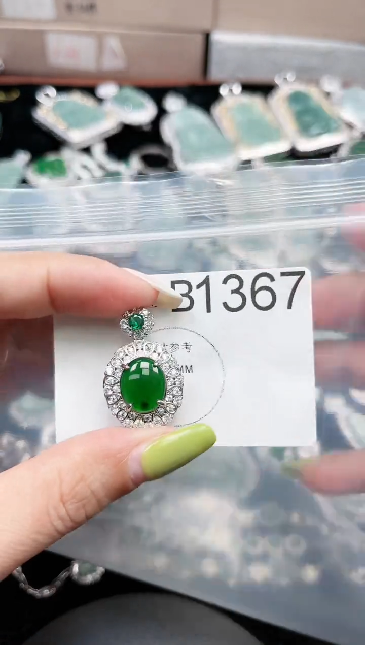 【闪购商品】翡翠颈饰未镶嵌1367赠皮绳