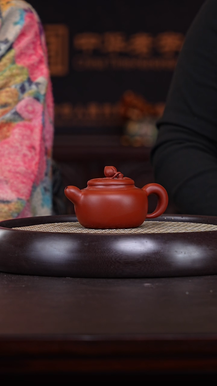 【闪购商品】紫砂茶壶张彩萍22-99 大红袍寿桃壶230c