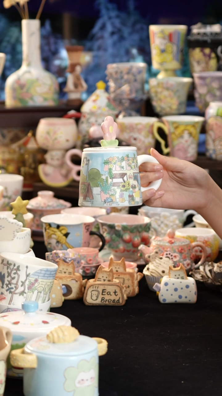 摆件陶景德镇釉下彩手绘设计师款陶瓷