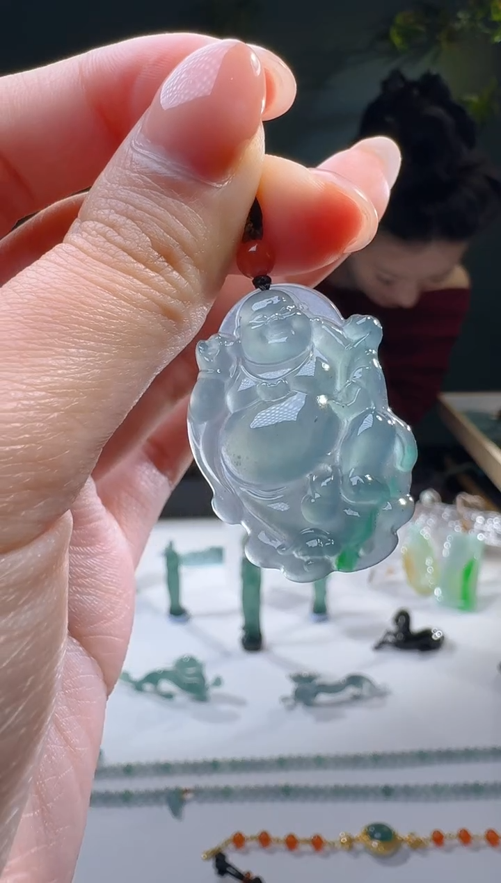 【闪购商品】翡翠颈饰未镶嵌        布袋佛