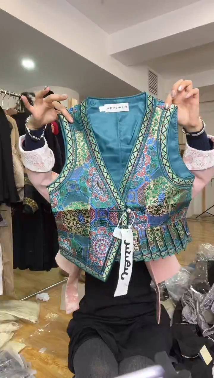 马甲       M码       80-105斤