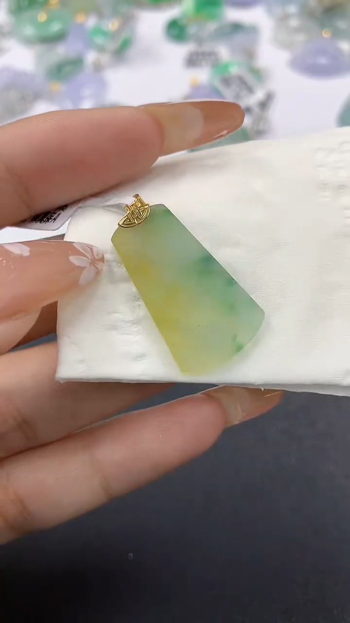 颈饰18K金镶嵌翡翠a货假一赔三支持复检百元上9元证书费自理