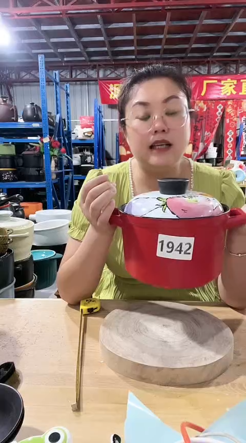 1942瑕疵红锅带盖孤品不圆