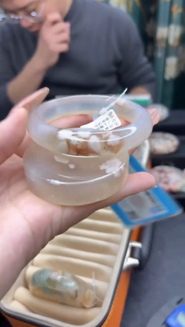 【闪购商品】石英质玉手镯未镶嵌661（58圈赠送镯心）