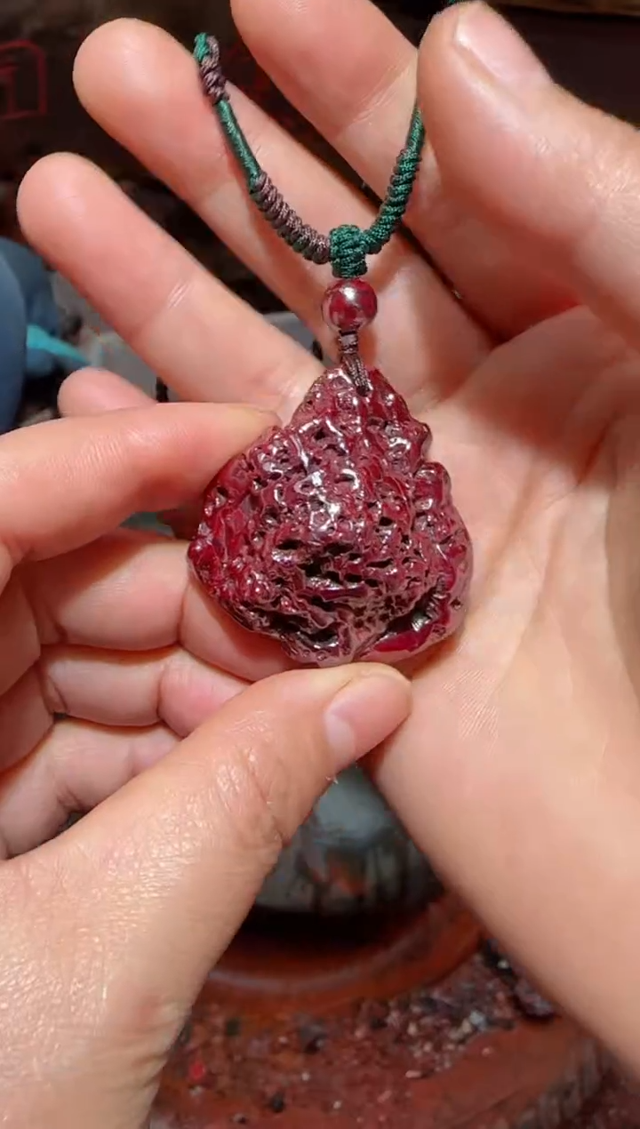 天然辰砂狗头砂吊坠14