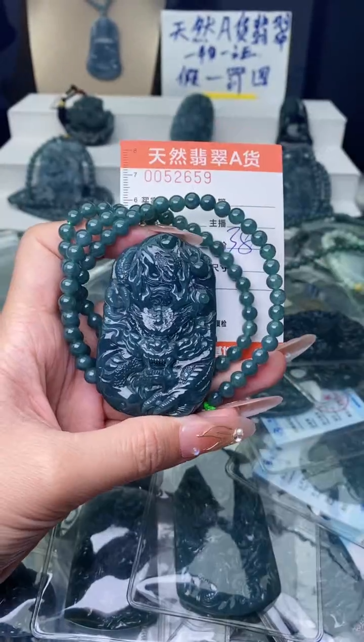 【闪购商品】翡翠颈饰未镶嵌··········