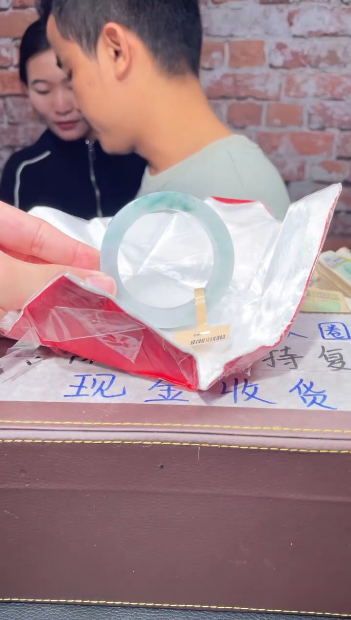 【闪购商品】定制翡翠手镯未镶嵌发一件/DDI02465