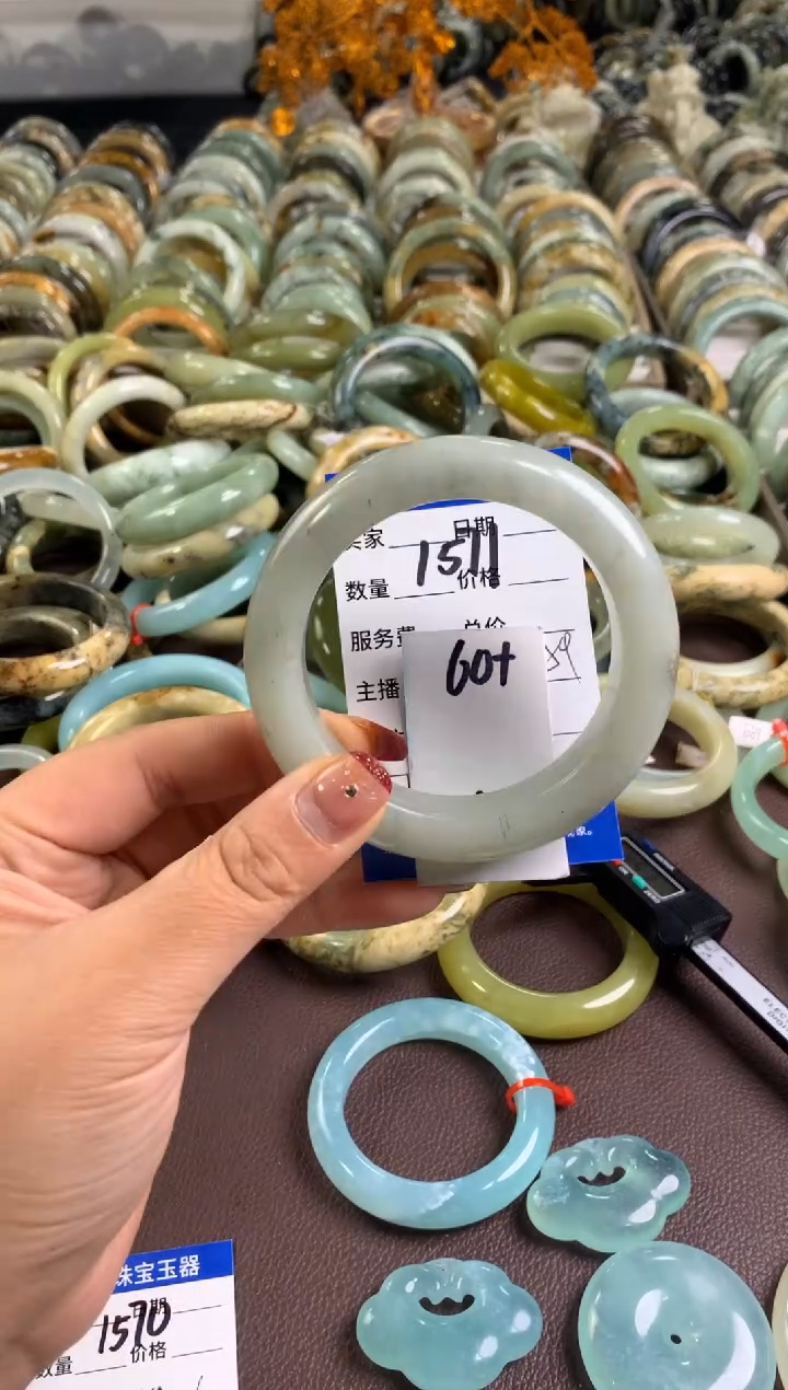 【闪购商品】蛇纹石玉手镯未镶嵌1571