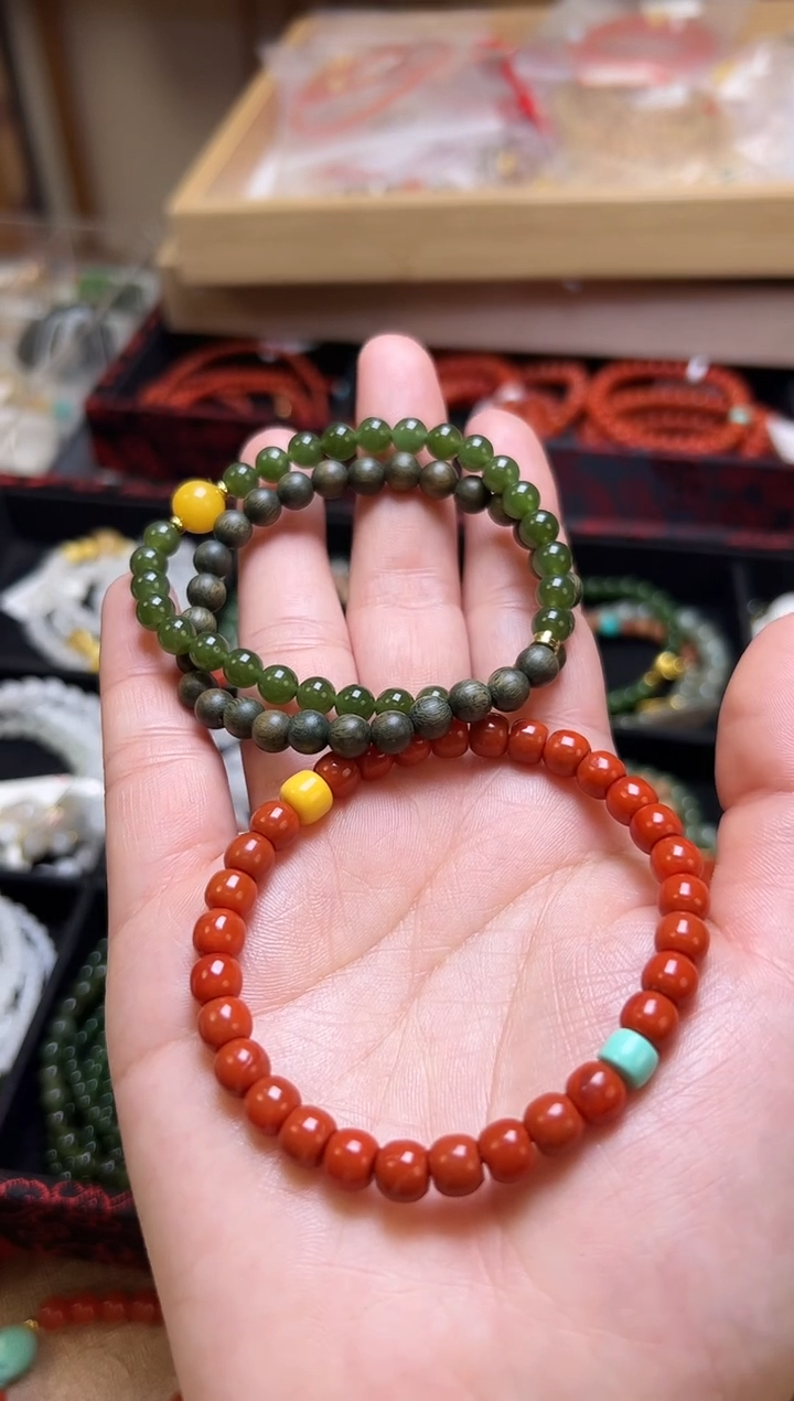 未镶嵌手串南红玛瑙?**.两条手串