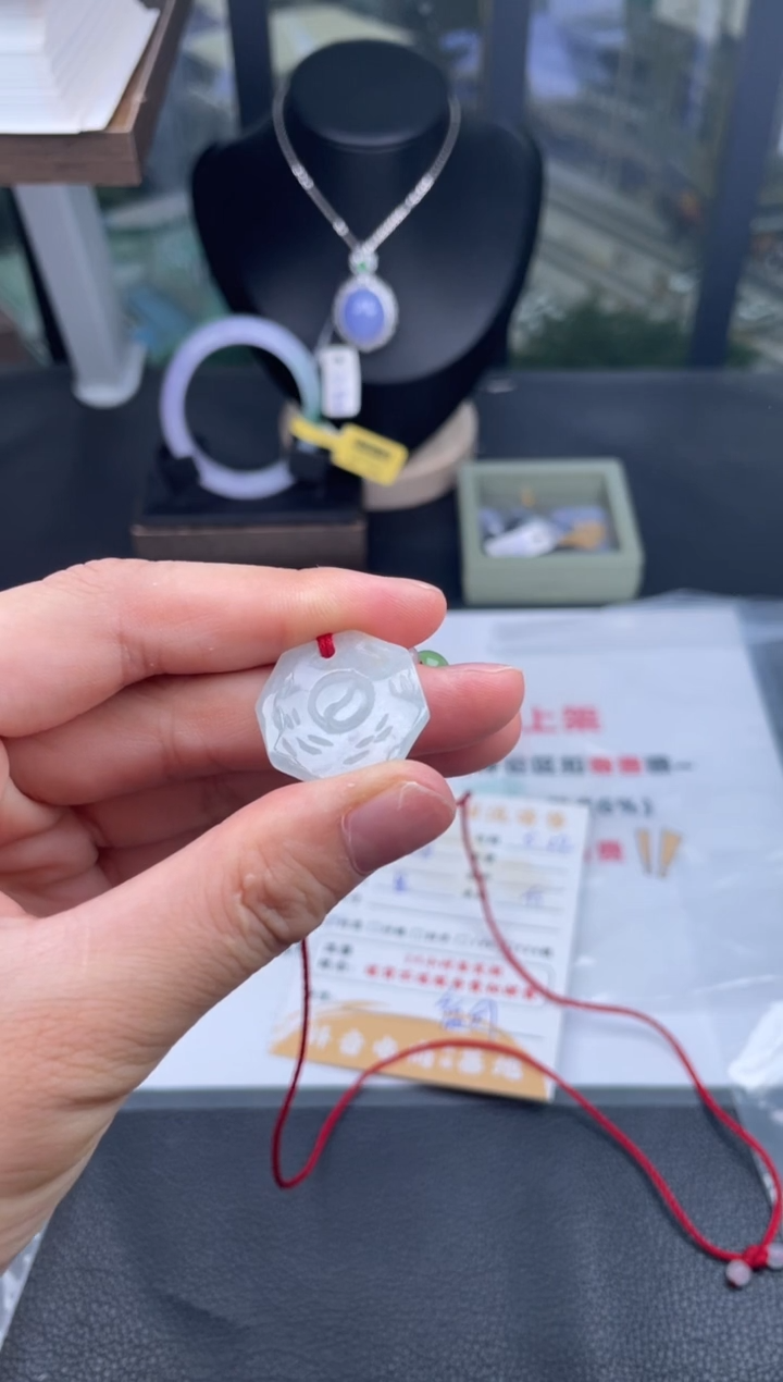 翡翠未镶嵌颈饰挂件