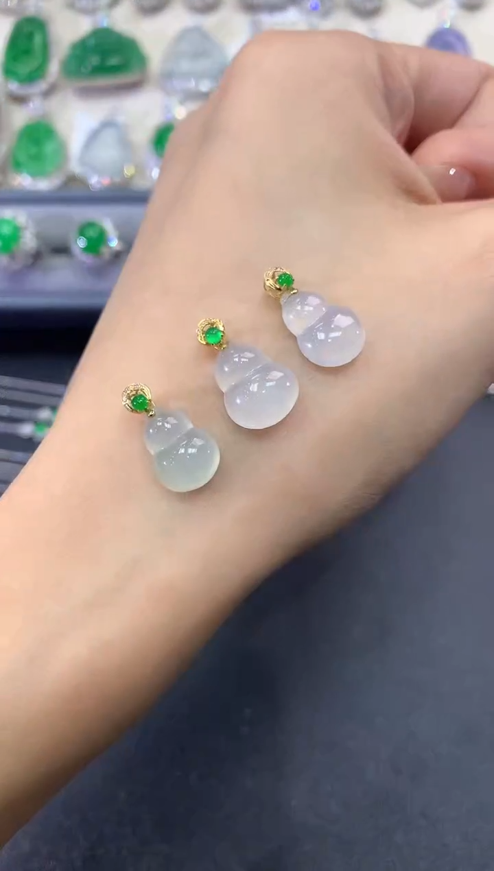【闪购商品】翡翠吊坠(不含链)18K金镶嵌a1多样性一件发货