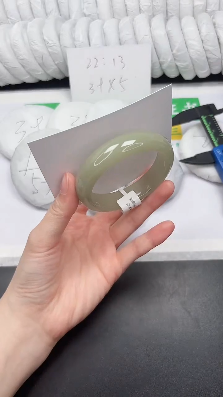 未镶嵌手镯石英质玉35-540.2DK