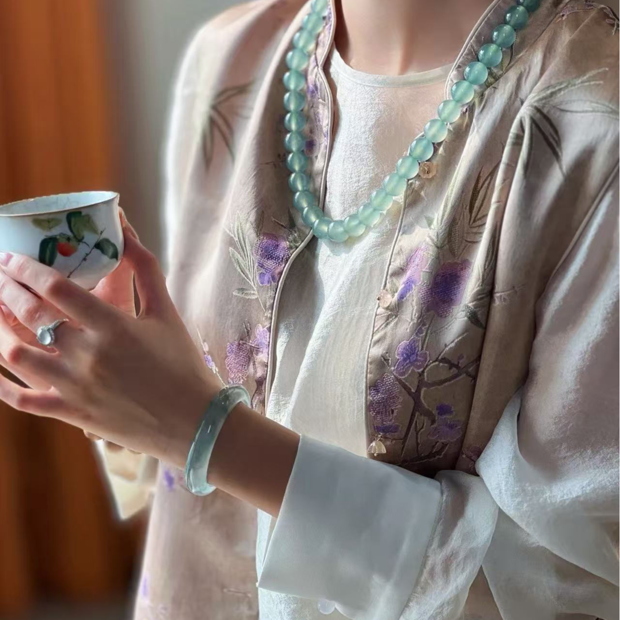 时尚美人高贵饰品手镯