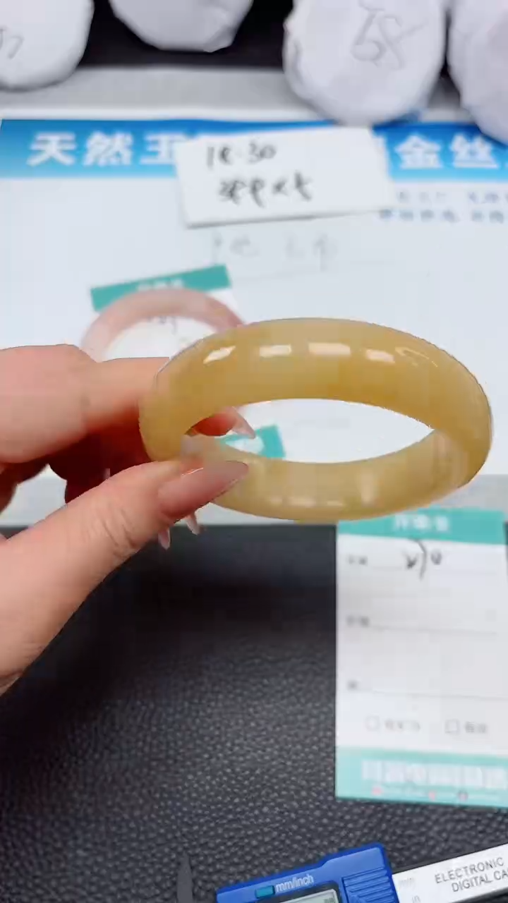 【闪购商品】石英质玉手镯未镶嵌A270