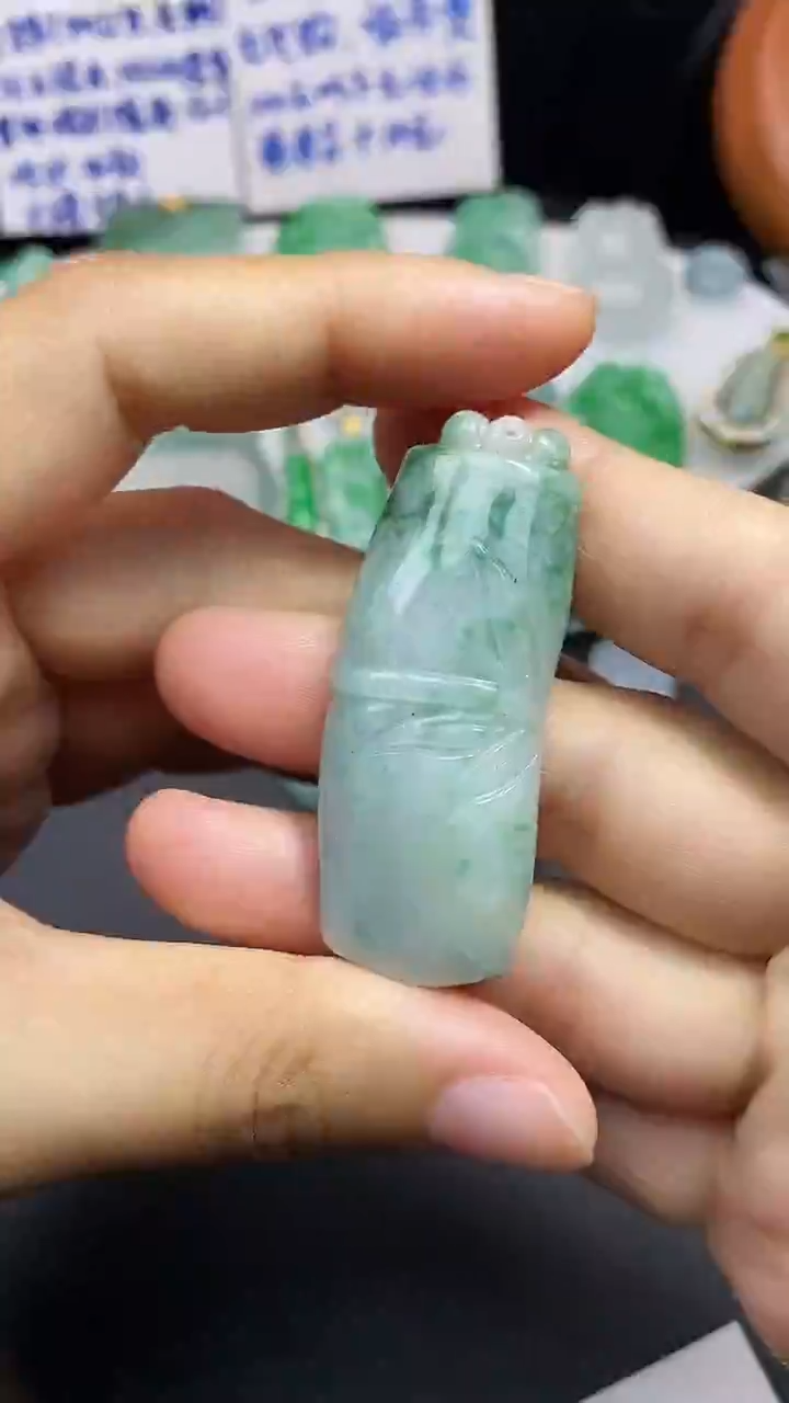 颈饰未镶嵌翡翠吊坠