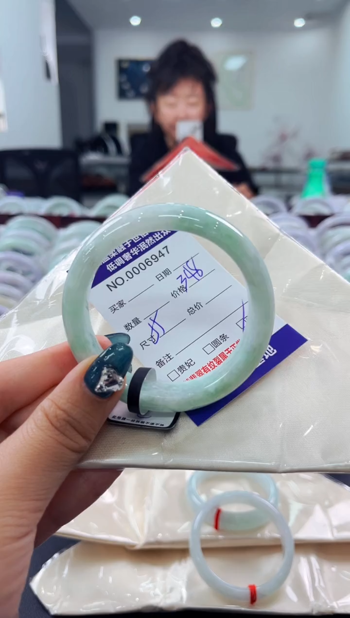 翡翠手镯未镶嵌天然缅甸A货翡翠