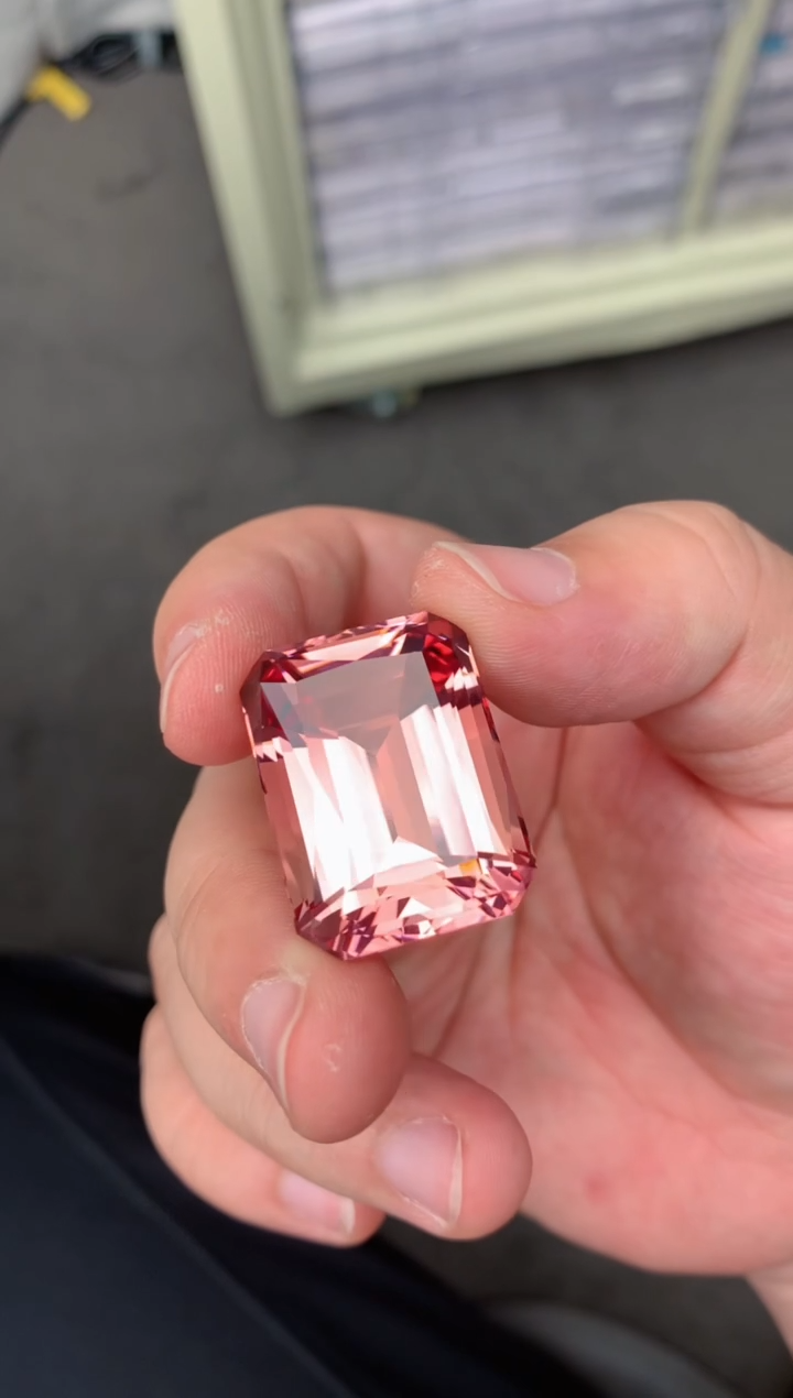 【闪购商品】绿柱石（摩根石）裸石未镶嵌68ct摩根石