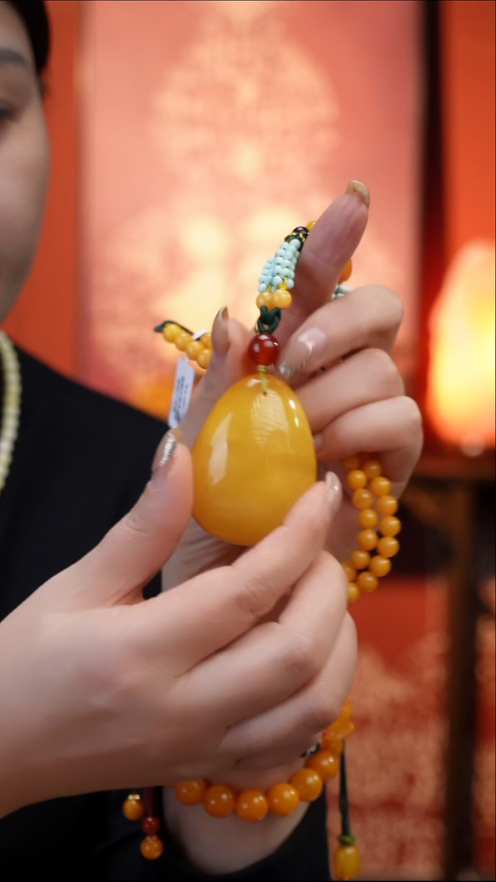 琥珀吊坠(赠链)未镶嵌天然琥珀蜜蜡水滴吊坠
