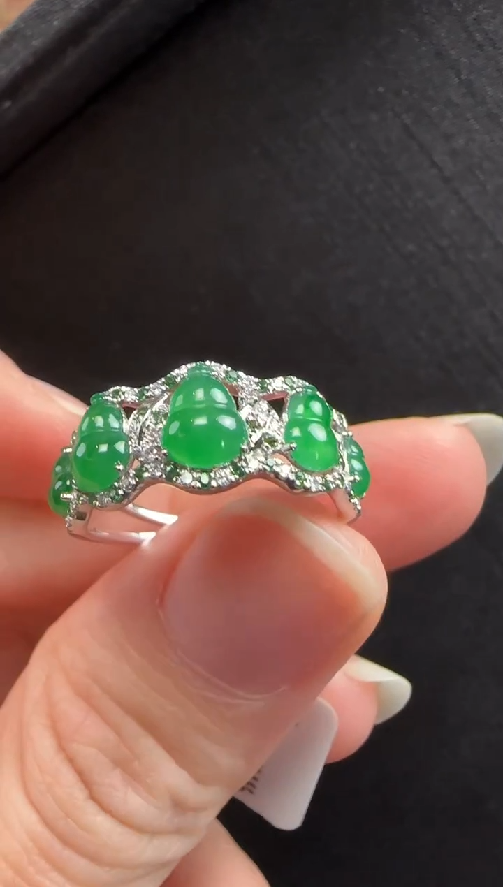 18K金镶嵌戒指翡翠421葫芦一枚