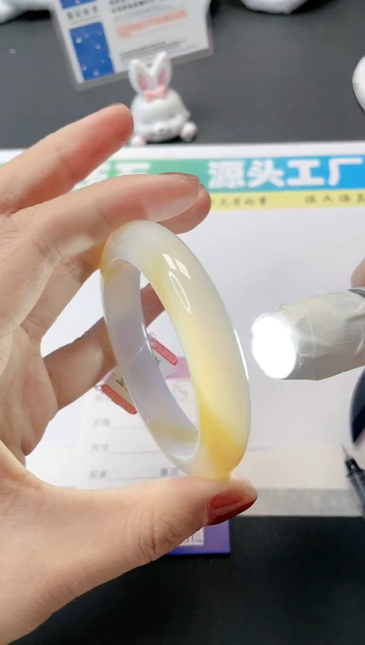 【闪购商品】石英质玉手镯未镶嵌137-55