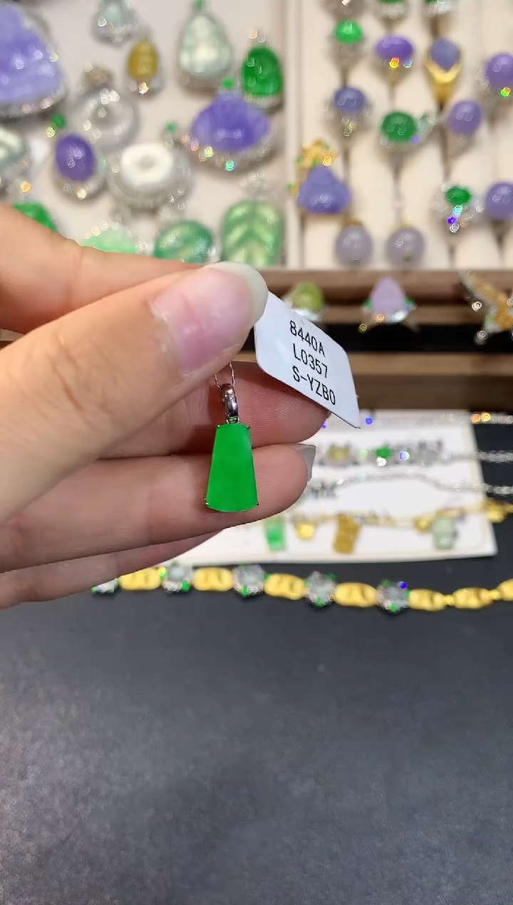 翡翠18K金镶嵌吊坠(不含链)L0357多样性发其一